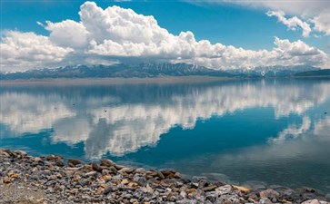 新疆夕阳红旅游专列：赛里木湖