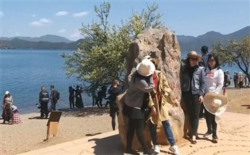 云南旅游：泸沽湖情人滩