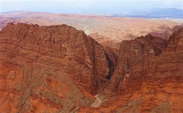 重庆夕阳游：新疆天山神秘大峡谷