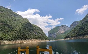 湖北恩施旅游：恩施清江大峡谷游船