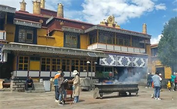 重庆到西藏旅游：拉萨财神庙扎基寺