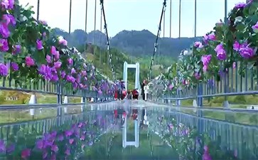 重庆周边旅游：垫江恺之峰牡丹园玻璃廊桥