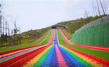 重庆周边旅游：垫江恺之峰牡丹园彩虹滑道