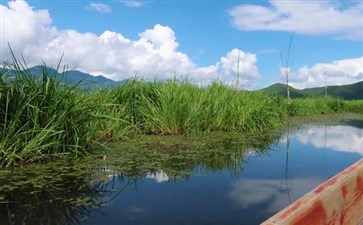 专列旅游：泸沽湖猪槽船游湖