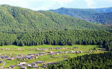 新疆旅游专列：禾木村景区