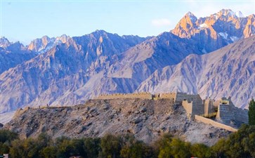 新疆旅游专列：帕米尔高原石头城