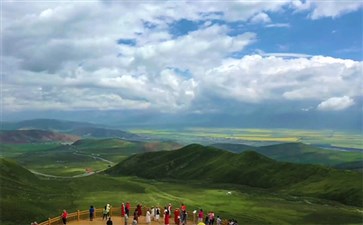 青海自驾游：大坂山观景台赏油菜花