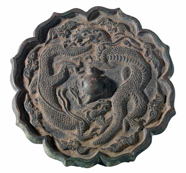 重庆三峡博物馆辽金元文物展：辽 菱花形双龙纹铜镜