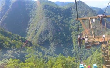 重庆一日游：武陵山大裂谷缆车