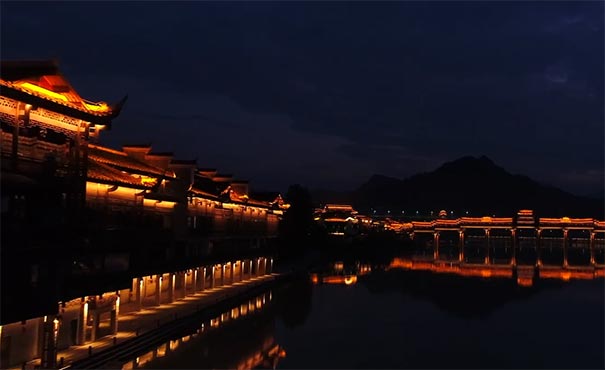重庆旅游：黔江濯水古镇风雨廊桥夜景