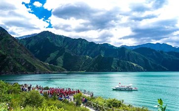 新疆旅游景点：天山天池