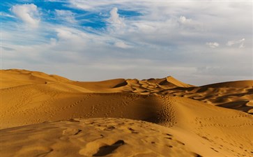 新疆旅游景点：库木塔格沙漠