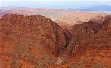 新疆旅游专列：库车天山神秘大峡谷