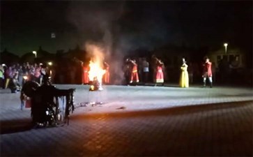 内蒙古旅游：希拉穆仁草原篝火晚会