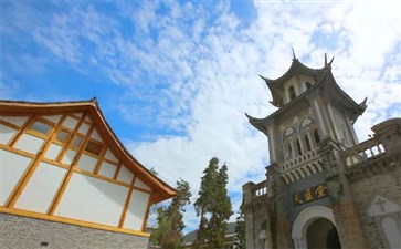 避暑旅游：磨西古镇