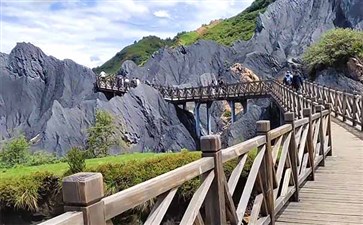 川西旅游：八美墨石公园