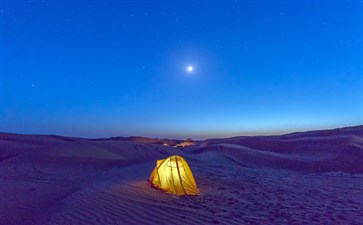 沙漠露营旅游：腾格里沙漠露营