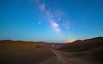 沙漠露营旅游：腾格里沙漠星空