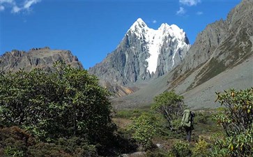 西藏昌都达美拥雪山