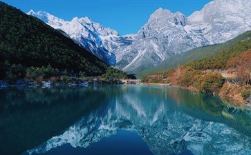 云南丽江玉龙雪山蓝月谷