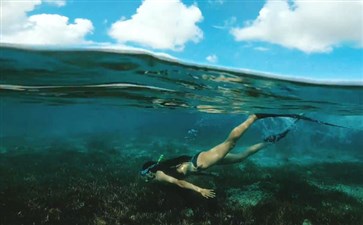 海南三亚旅游：游艇出海浮潜