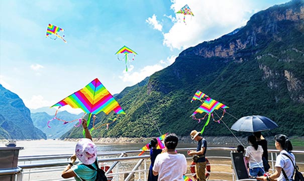 重庆三峡旅游世纪游轮系列娱乐活动：甲板风筝