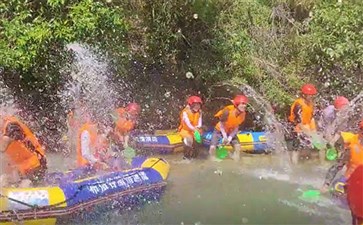 普者黑旅游：官寨漂流