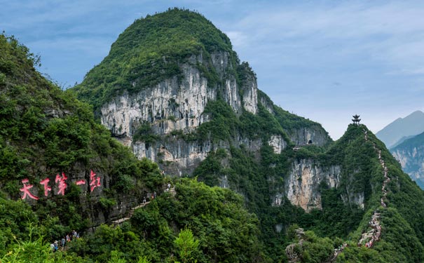 云阳龙缸旅游景区天坑