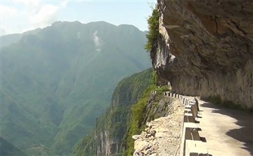 高山壁挂公路