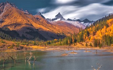 四姑娘山双桥沟秋季景色