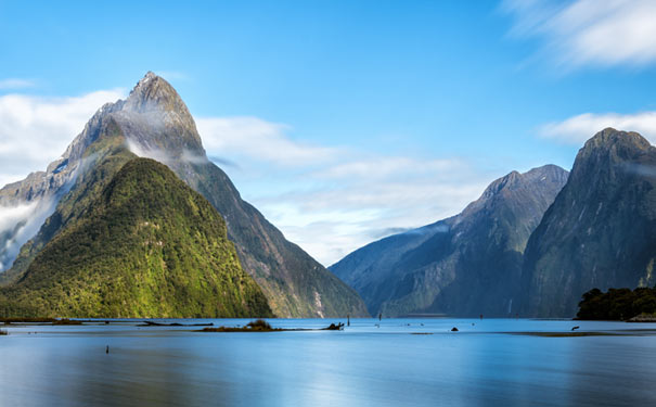 10月新西兰旅游景点推荐：新西兰米尔福德峡湾(Milford Sound)公园
