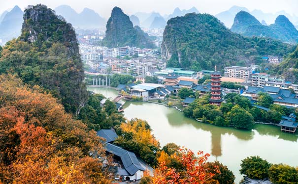 广西秋季旅游推荐：桂林市区叠彩山木龙湖秋景