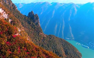 巫山神女峰红叶风景