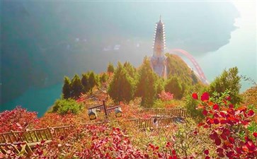 巫山文峰观赏红叶