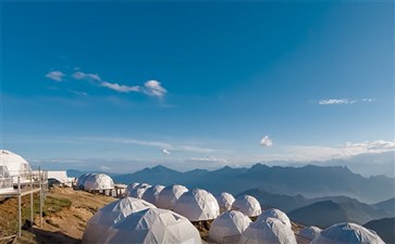 牛背山山顶球形帐篷