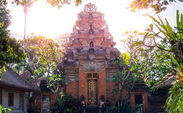 巴厘岛旅游：乌布皇宫