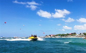 巴厘岛旅游：南湾沙滩蜜月湾