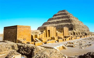 埃及旅游：孟菲斯博物馆阶梯金字塔