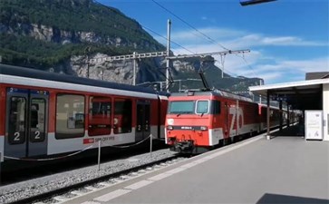 瑞士旅游：金色山口列车
