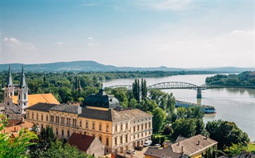 东欧旅游：匈牙利多瑙河三镇埃斯泰尔戈姆