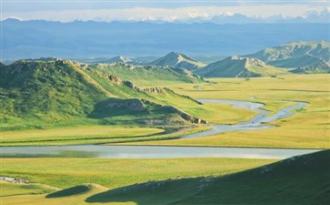 新疆旅游：伊犁巴音布鲁克大草原