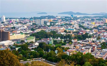 泰国普吉岛旅游：考朗山观景台赏普吉城市风景