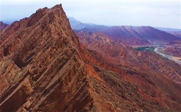 新疆旅游：天山神秘大峡谷