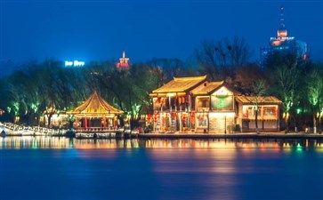 旅游专列：大明湖