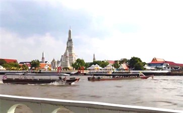 泰国旅游：曼谷长尾船游湄南河