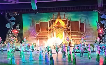 泰国旅游：芭提雅罗马金宫人妖秀