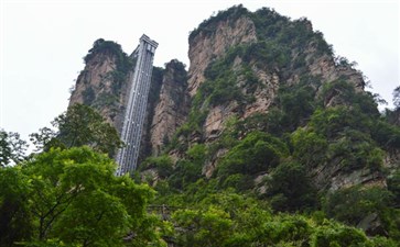 全景湖南旅游：张家界百龙电梯