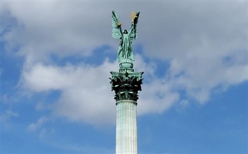 布达佩斯英雄广场近景