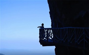 金佛山旅游：绝壁栈道