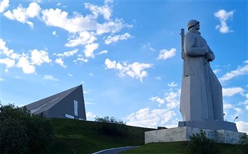 俄罗斯摩尔曼斯克阿廖沙雕像
